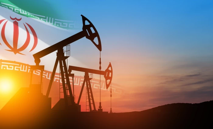 Το πετρέλαιο παίρνει ξανά φωτιά, οι μετοχές πέφτουν – «Υπό ασφυκτικό έλεγχο» το Ορμούζ, σύννεφα στην εκεχειρία